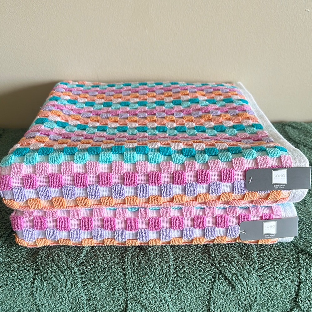 Soho Living Colorful Checkered Bath Towels Pink Aqua Orange Coral Set of 2 NEW!